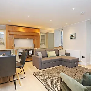 Apartment Joivy Modern And Airy Flat On The Historic Royal Mile, Edinburgh